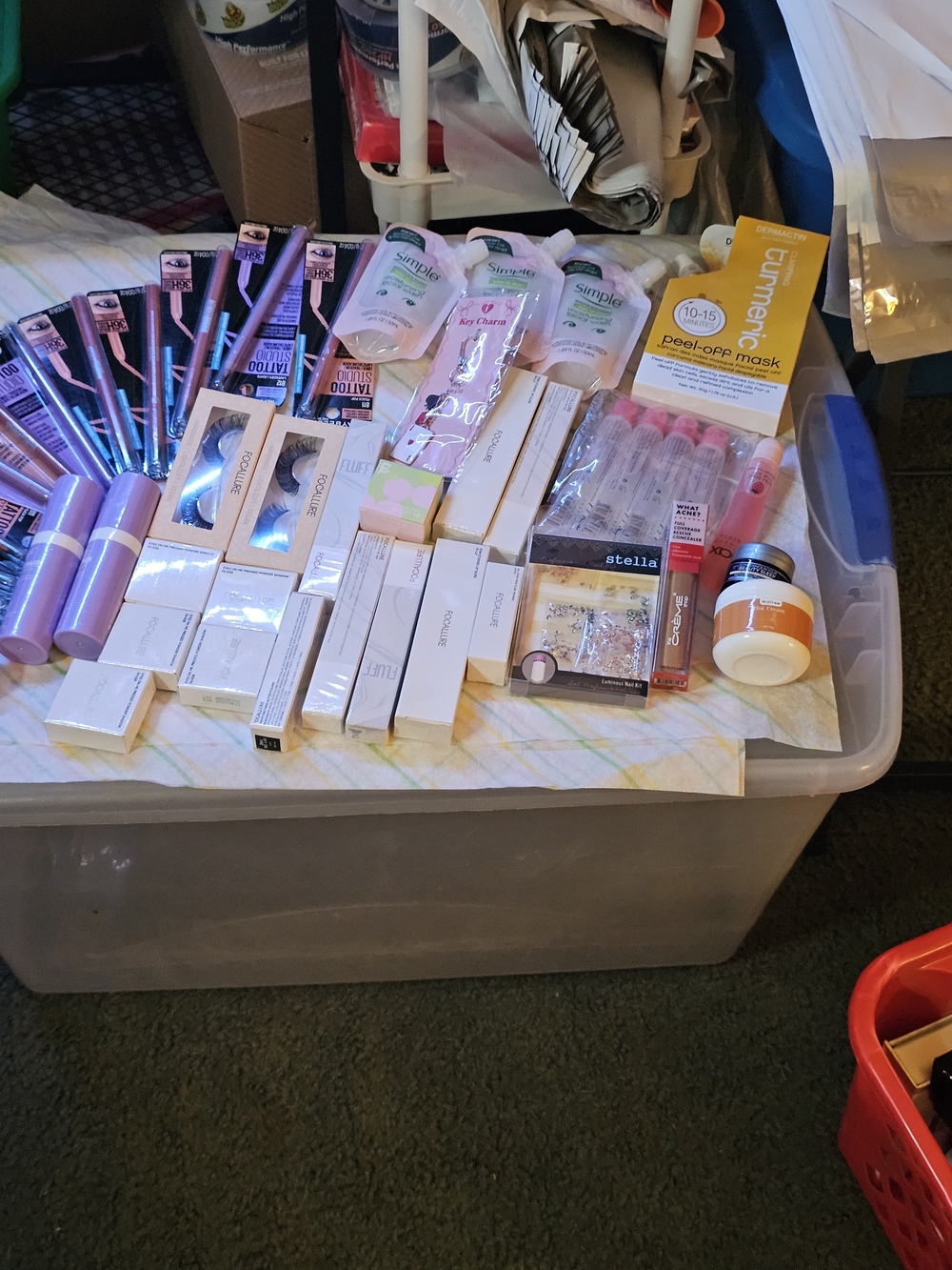Focallure Pink & White Cosmetic Keychain with Skincare Samples